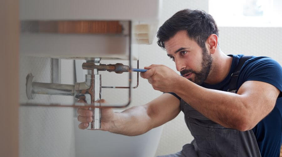 Expert burst pipe repair services in Shawneetown, IL